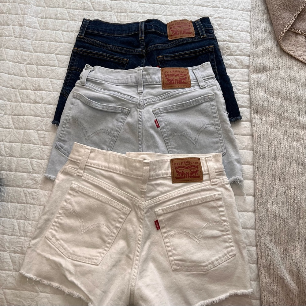 Levi’s Shorts: ‼️Listed Individually ‼️